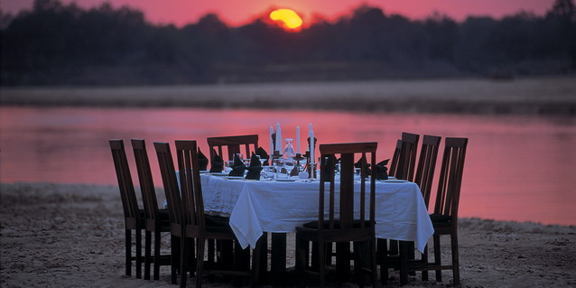 Open-air safari dinner